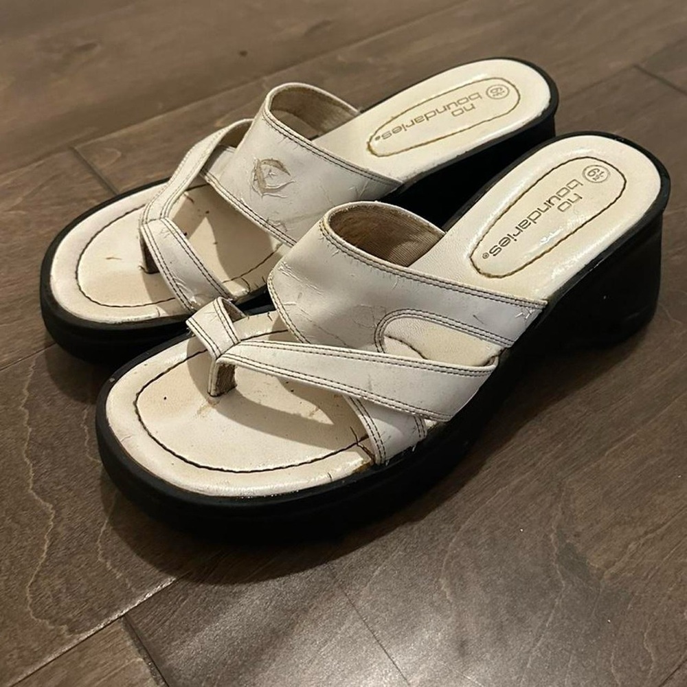 No Boundaries Women's Black and White Sandals